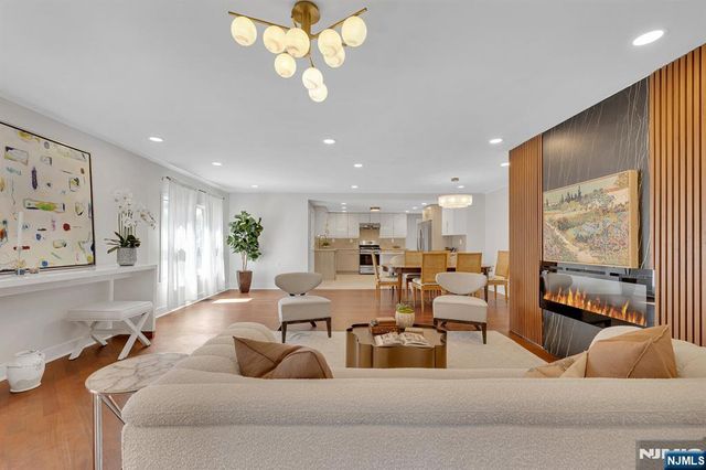 25 Riverview Avenue, Rutherford, NJ 07070