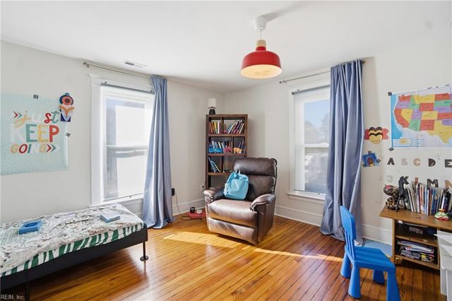 498 Romayne DR, Newport News, VA 23601