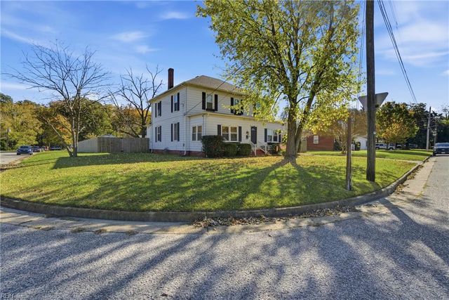 498 Romayne DR, Newport News, VA 23601