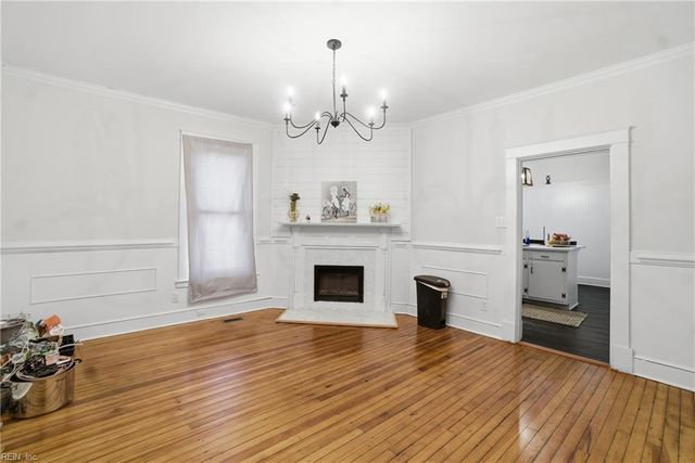 498 Romayne DR, Newport News, VA 23601