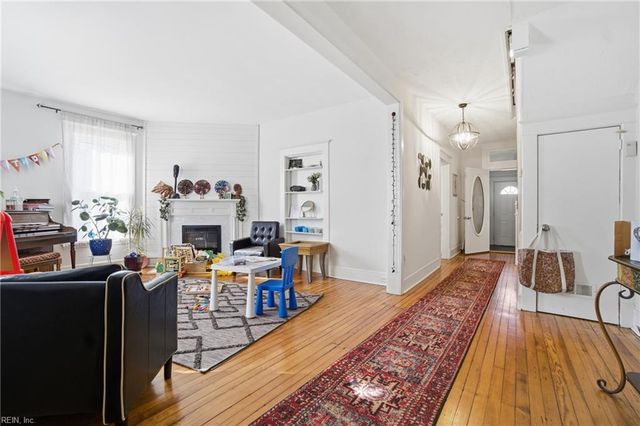 498 Romayne DR, Newport News, VA 23601