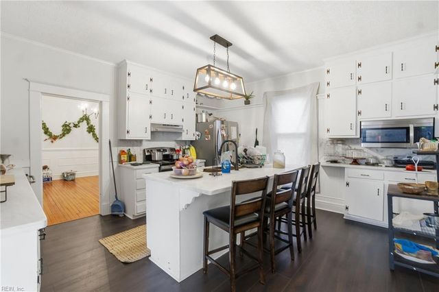 498 Romayne DR, Newport News, VA 23601