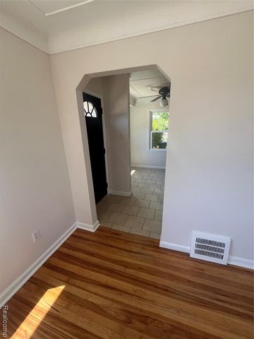 1004 Leblanc Street, Lincoln Park, MI 48146
