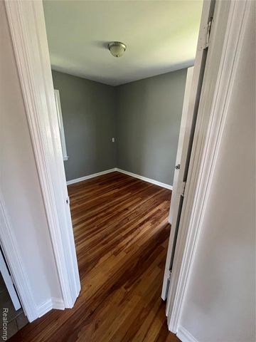 1004 Leblanc Street, Lincoln Park, MI 48146