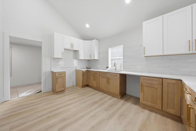 12231 S Lowe Avenue, Chicago, IL 60628