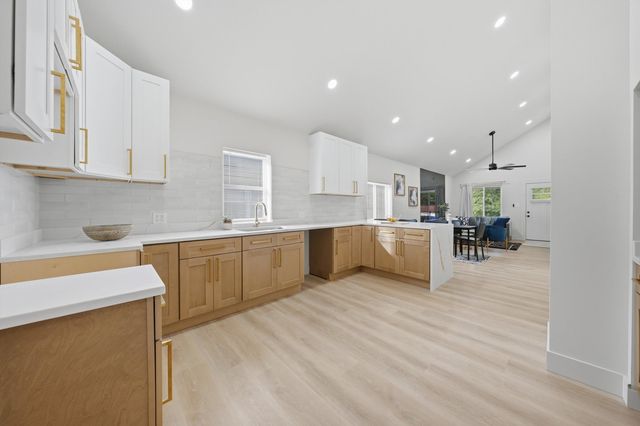 12231 S Lowe Avenue, Chicago, IL 60628
