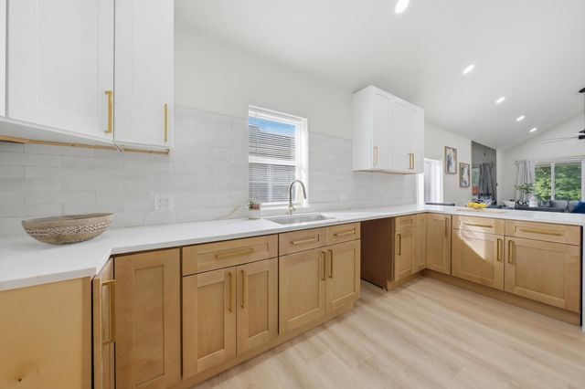 12231 S Lowe Avenue, Chicago, IL 60628