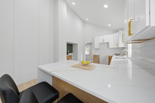 12231 S Lowe Avenue, Chicago, IL 60628