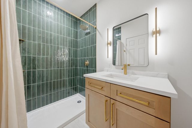 12231 S Lowe Avenue, Chicago, IL 60628