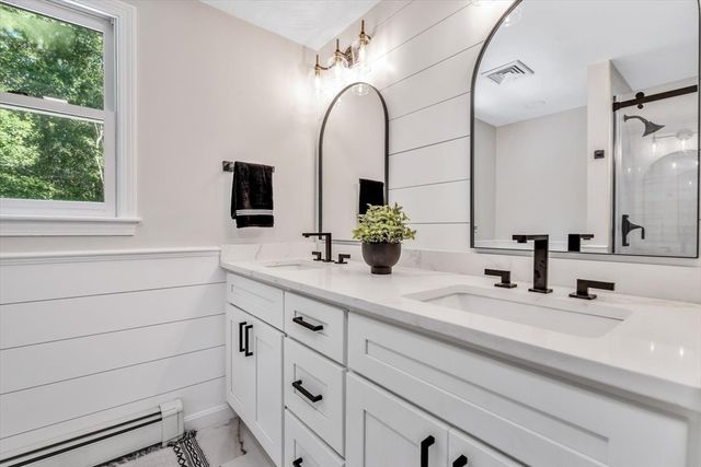 29 Fish House Rd, Sandwich, MA 02537