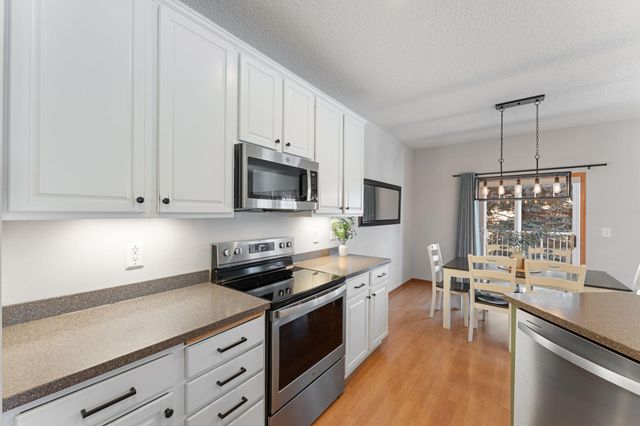 3262 Oak View Drive, Woodbury, MN 55129