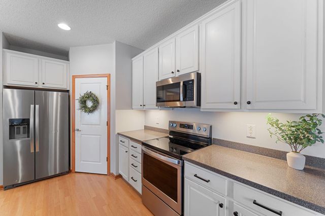 3262 Oak View Drive, Woodbury, MN 55129