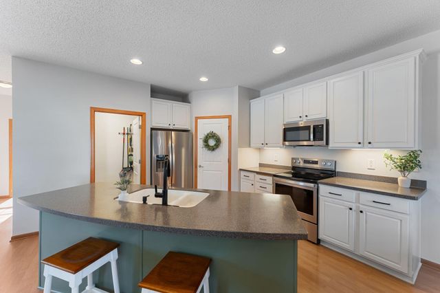 3262 Oak View Drive, Woodbury, MN 55129