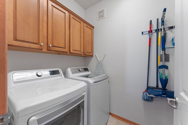 3262 Oak View Drive, Woodbury, MN 55129