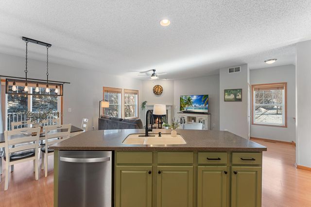 3262 Oak View Drive, Woodbury, MN 55129