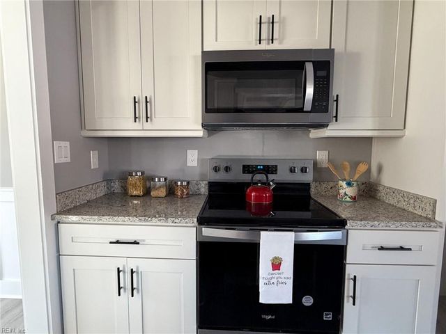 948 Aberdeen LN, Chesapeake, VA 23322