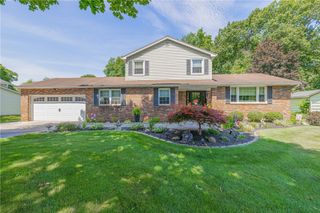 25 Sunset Tr, Perinton, NY 14450