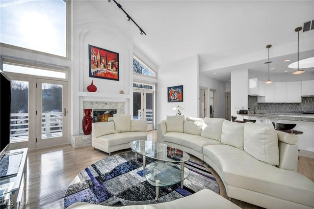 8709 Deer Creek Drive, Broadview Heights, OH 44147