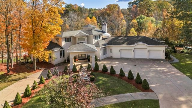 8709 Deer Creek Drive, Broadview Heights, OH 44147