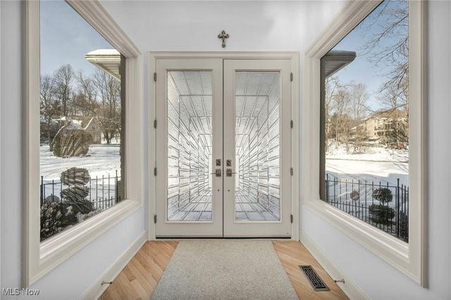 8709 Deer Creek Drive, Broadview Heights, OH 44147