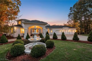 8709 Deer Creek Drive, Broadview Heights, OH 44147