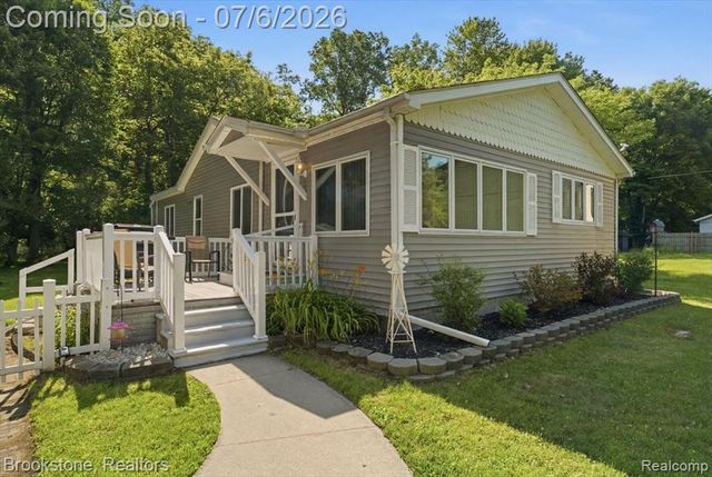 3850 State Road, Fort Gratiot, MI 48059