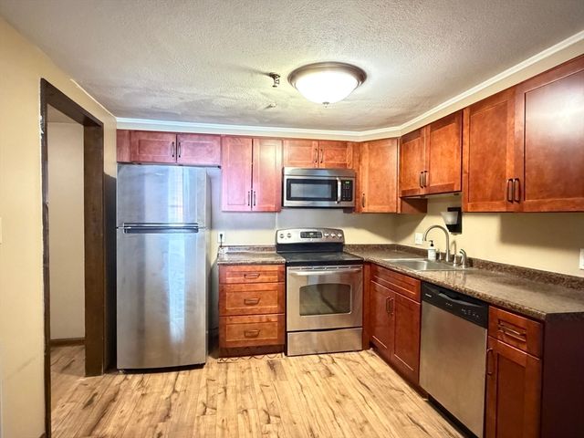 49 Spencer Rd 16H, Boxborough, MA 01719
