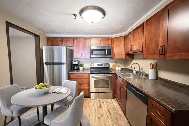 49 Spencer Rd 16H, Boxborough, MA 01719
