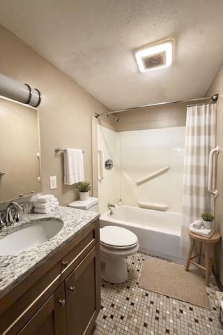 49 Spencer Rd 16H, Boxborough, MA 01719