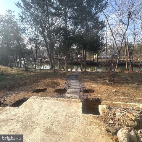 1002 POTOMAC DR, Stafford, VA 22554