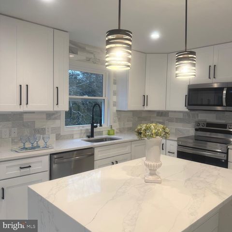 1002 POTOMAC DR, Stafford, VA 22554