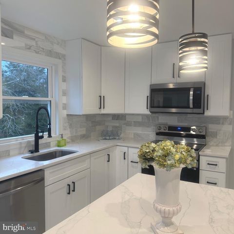 1002 POTOMAC DR, Stafford, VA 22554