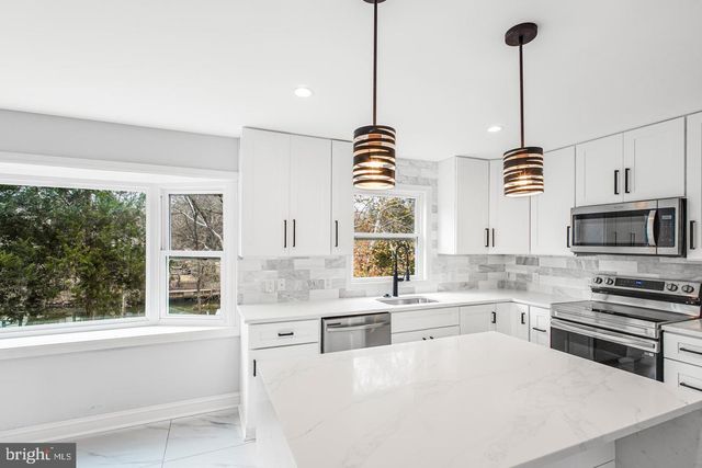 1002 POTOMAC DR, Stafford, VA 22554