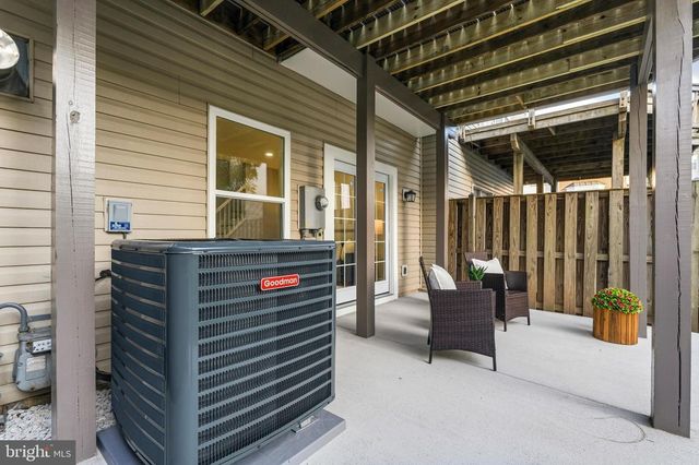 6106 EARLY AUTUMN DR, Centreville, VA 20120