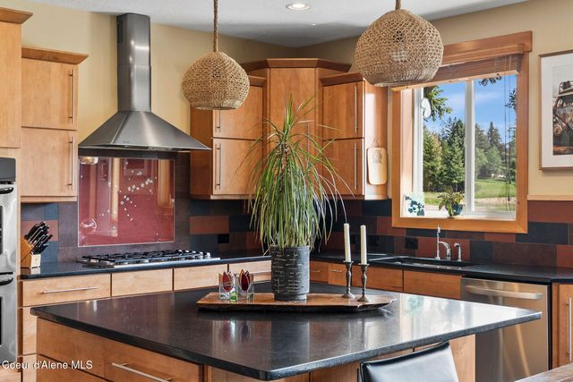 10512 Baldy Mountain Rd, Sandpoint, ID 83864