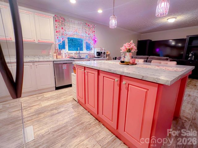 77 Raccoon Ridge, Marion, NC 28752
