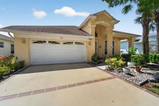 562 NW Lambrusco Drive, Port St. Lucie, FL 34986