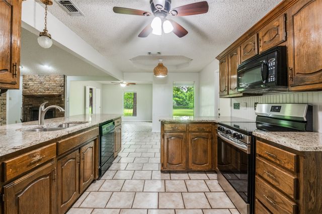 3470 Oak Tree Lane, Midlothian, TX 76065