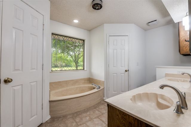 3470 Oak Tree Lane, Midlothian, TX 76065