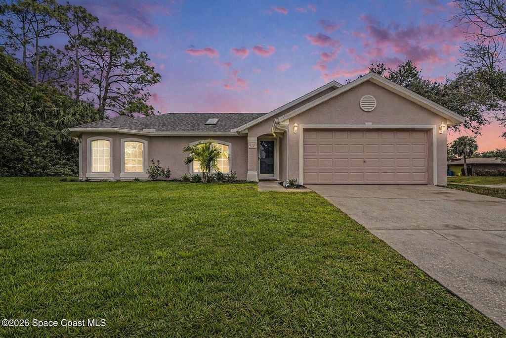 998 Haas Avenue NE, Palm Bay, FL 32907