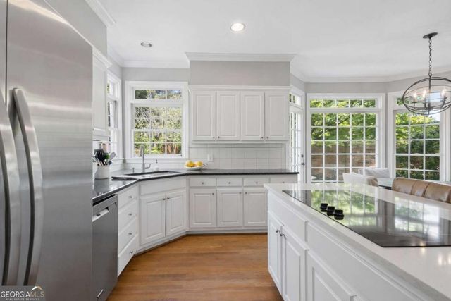 1058 Oakpointe Place, Dunwoody, GA 30338