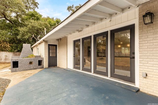 446 Forrest Hill Dr, San Antonio, TX 78209