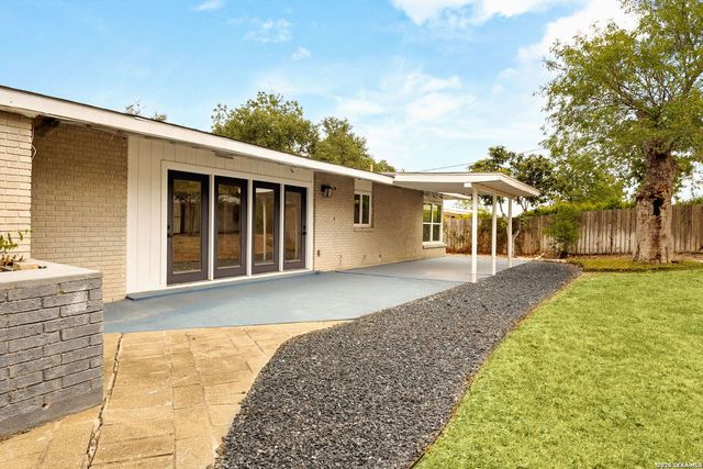 446 Forrest Hill Dr, San Antonio, TX 78209