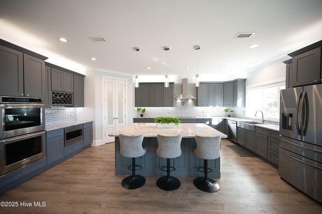 510 Crow Creek Drive NW, Calabash, NC 28467