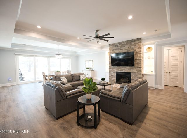 510 Crow Creek Drive NW, Calabash, NC 28467