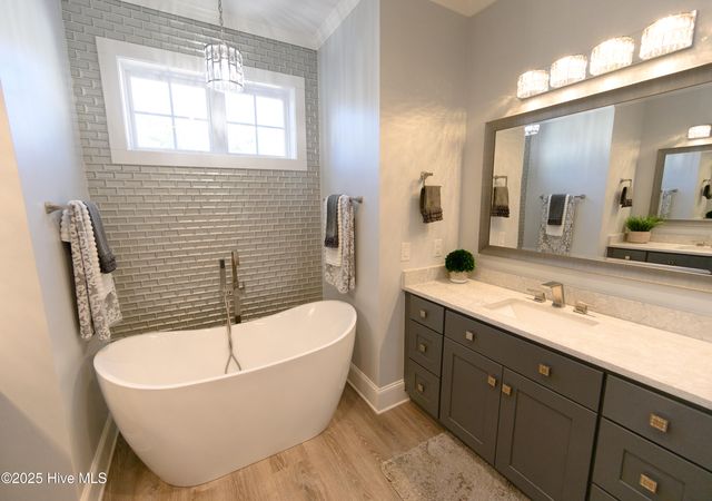 510 Crow Creek Drive NW, Calabash, NC 28467