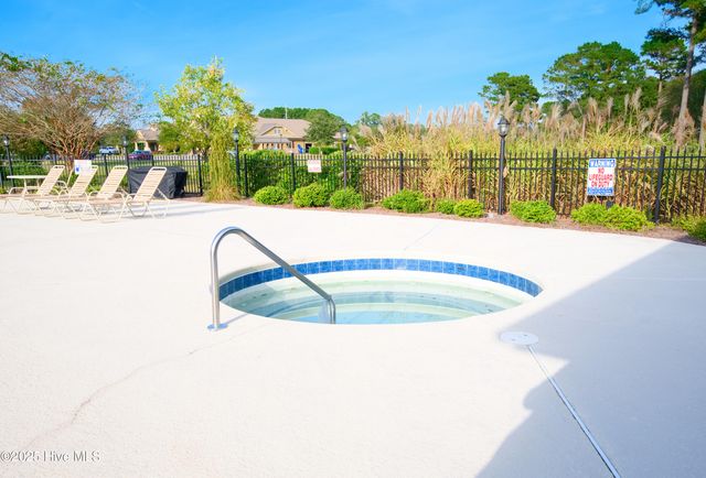 510 Crow Creek Drive NW, Calabash, NC 28467