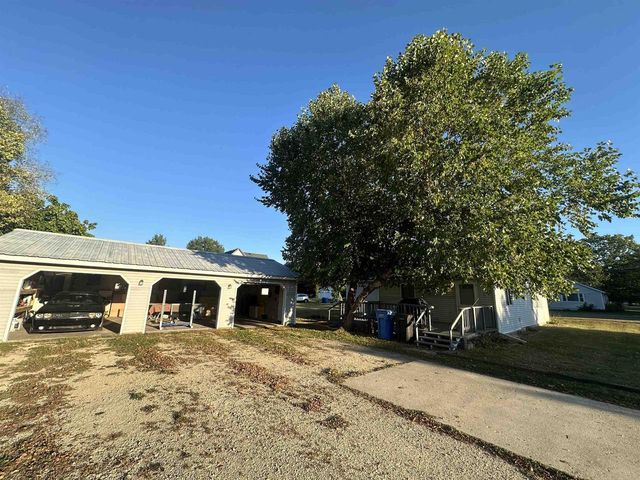 207 8th Street, Brodhead, WI 53520