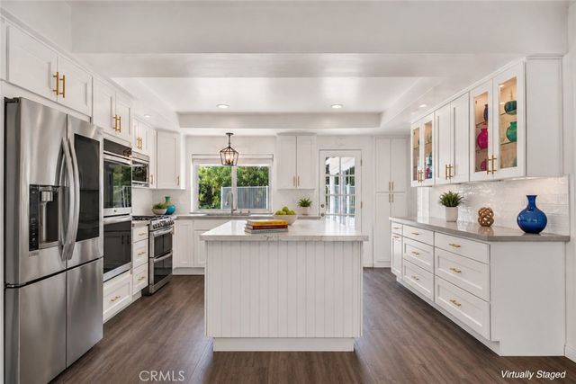 22388 Algunas Road, Woodland Hills, CA 91364