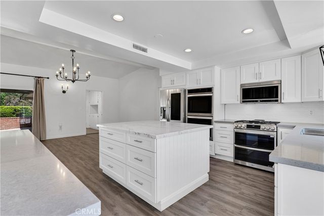 22388 Algunas Road, Woodland Hills, CA 91364